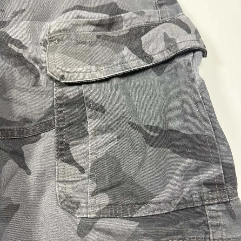 Wrangler Camoflage Cargo Shorts Men's Size 34 Dark Gray Camo Shorts